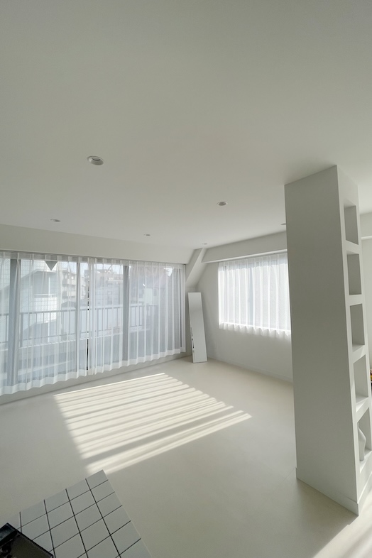 som studio shibuya｜アパレルや商品を撮影するのにうってつけな3面採光の空間