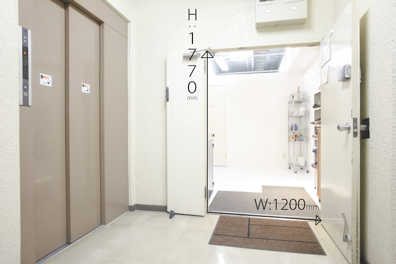 パトローネ ７studio｜h1770×w1200の扉で大型背景紙や什器も楽々搬入
