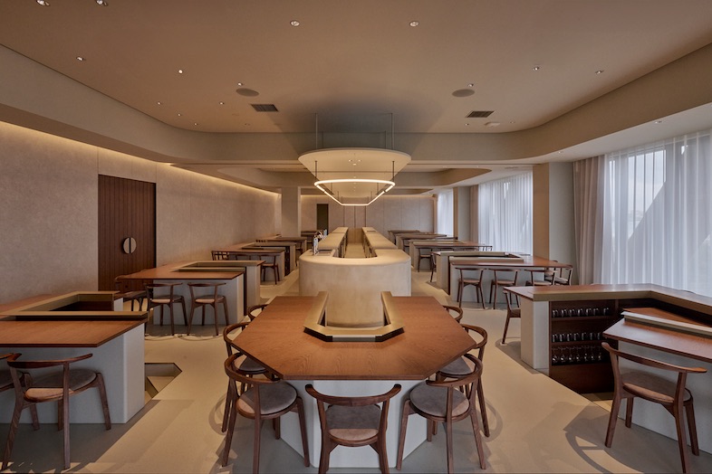 CRAZY GRANDE MAISON｜【3F パーティーフロア】象徴的なテーブルを使用して撮影可能