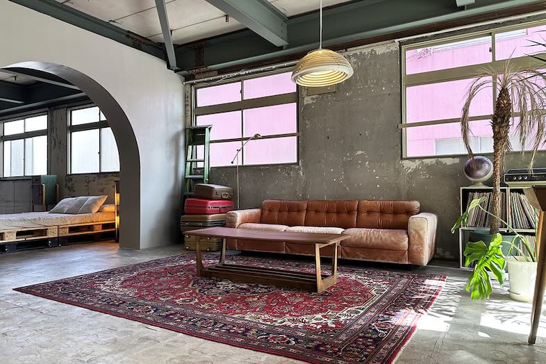 旧海岸第十スタジオ｜奥行きを活かした画や対談・インタビューの撮影にも最適