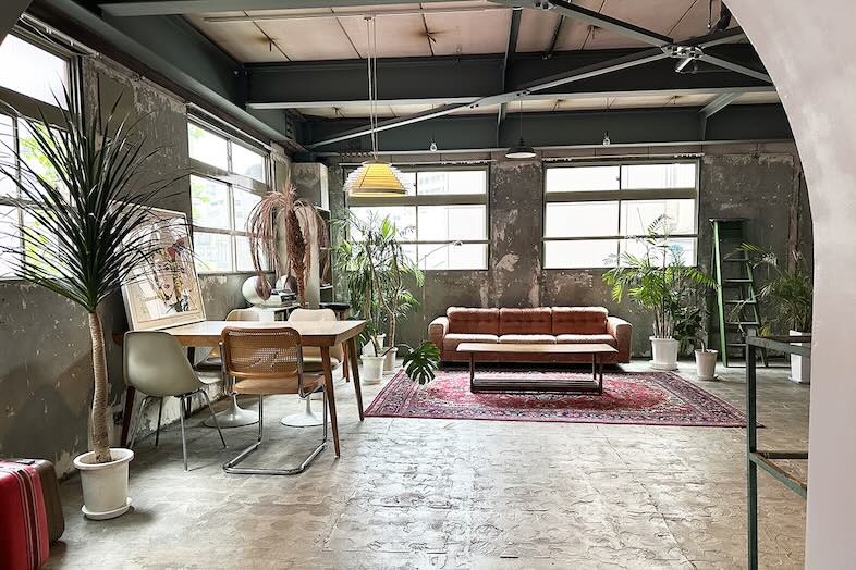 旧海岸第十スタジオ｜雑誌、ポートレート、アパレルでも重宝する引き画のカットも撮れる