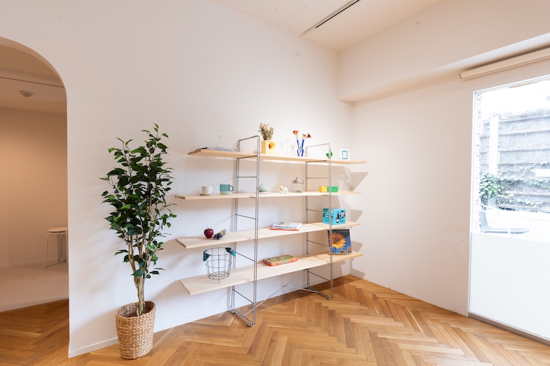 GOBLIN.表参道SIDEWALK店｜ポップな小物を豊富に備えた撮影スタジオ