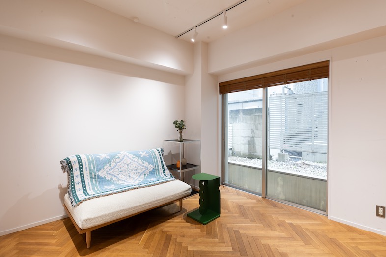 GOBLIN.表参道SIDEWALK店｜インタビューや対談に最適なソファエリア