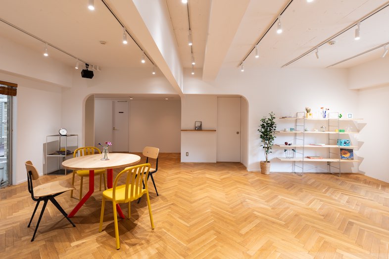 GOBLIN.表参道SIDEWALK店｜R壁を背景に、アパレル撮影や商品撮影が可能