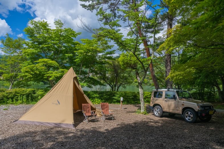 TINY GARDEN 蓼科 URBAN RESEARCH DOORS｜【キャンプサイト】テント設営から引きの画まで自由に撮れるキャンプフィールド