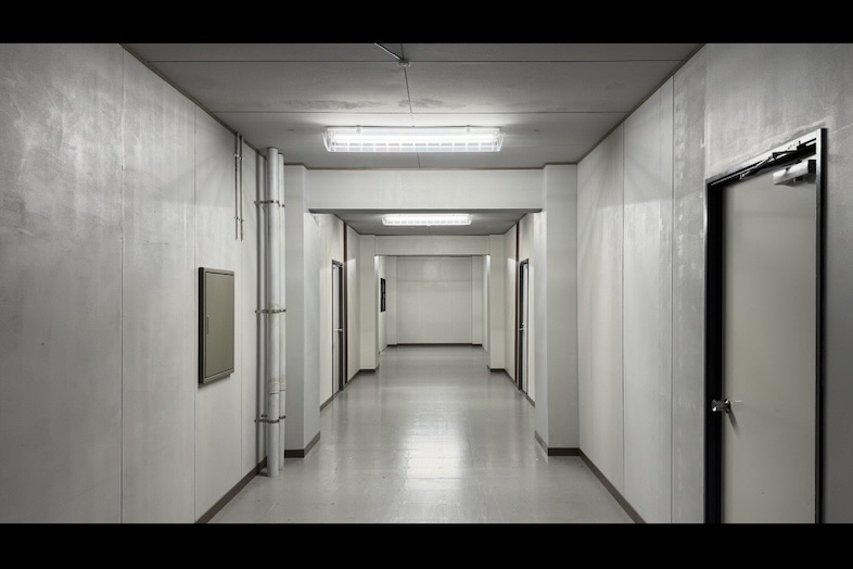 RIMATE A Studios｜オフィス・中会議室スペースに併設の廊下