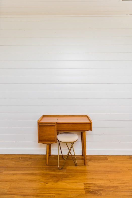 JF TORAMI STUDIO｜商品撮影や物撮り背景として使いやすいシンプルな白壁のある千葉の一棟貸しハウススタジオ