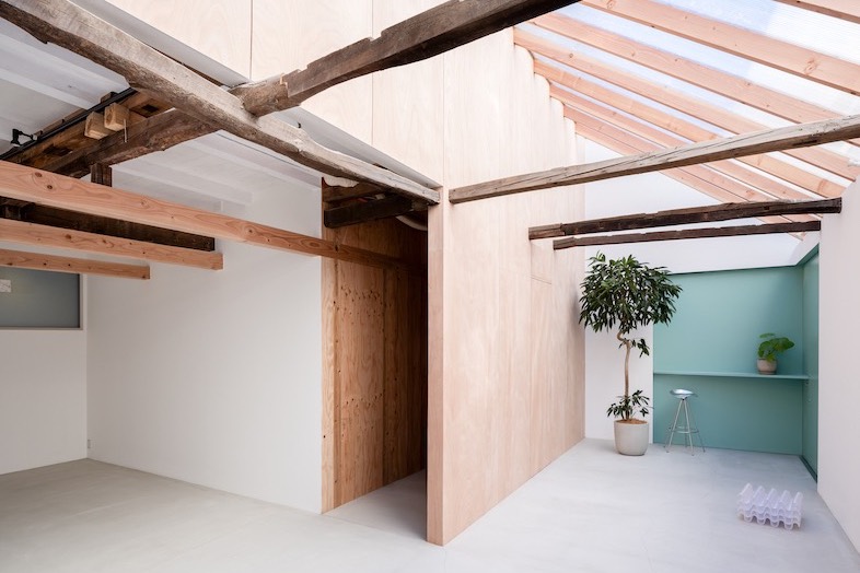 GREEN BOX IKEJIRI｜【1階スタジオ】モルタル床×ポリカーボネイト天井