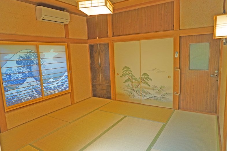 飯田屋｜波絵の障子と襖が印象的な和室
