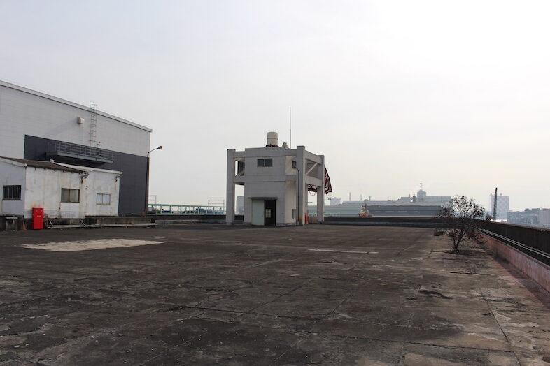 川崎白石工場｜工場建屋を見渡せる屋上ロケーション