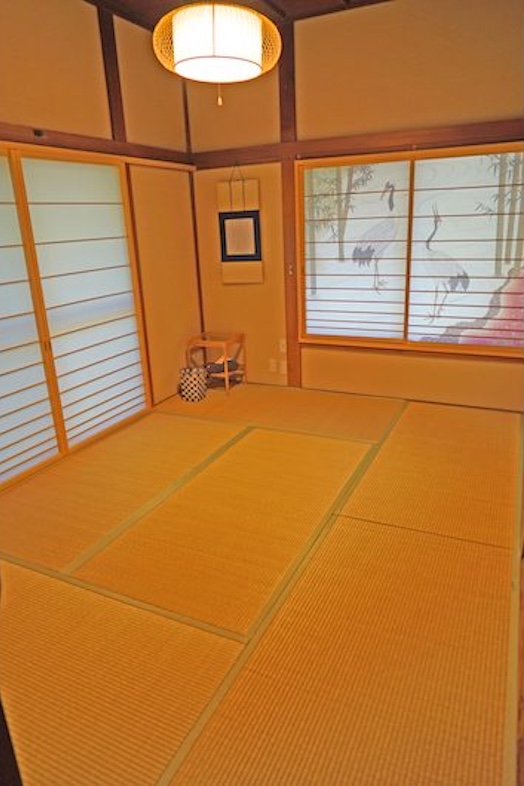 飯田屋｜障子を背景にすっきり撮影できる和テイストな一室