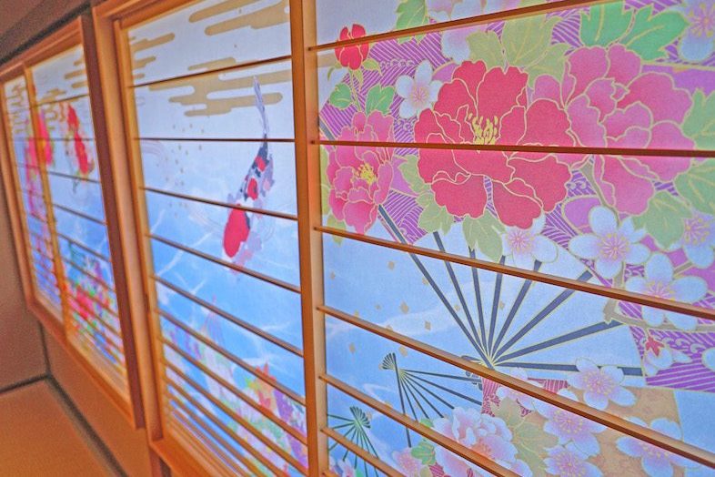 飯田屋｜色鮮やかな障子の意匠を生かした寄りカット