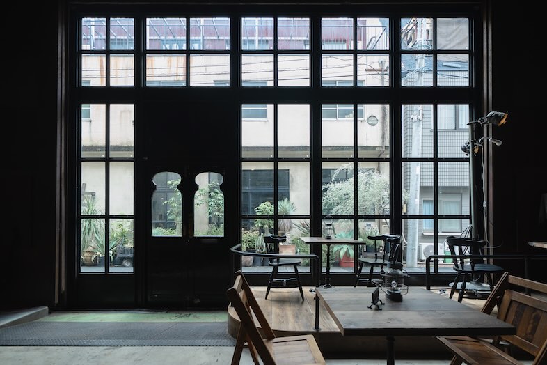 YUKUIDO KOBO｜【1F】格子窓からふんだんに自然光が入る空間はファッション誌やCM撮影に最適