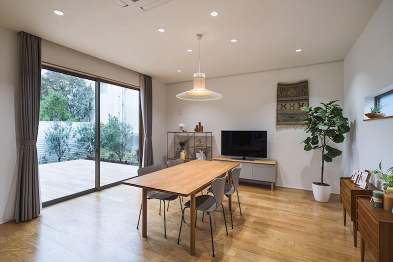 スタジオPia 36.Hygge｜【1F】家族設定の食卓シーンを撮りやすいダイニングテーブル
