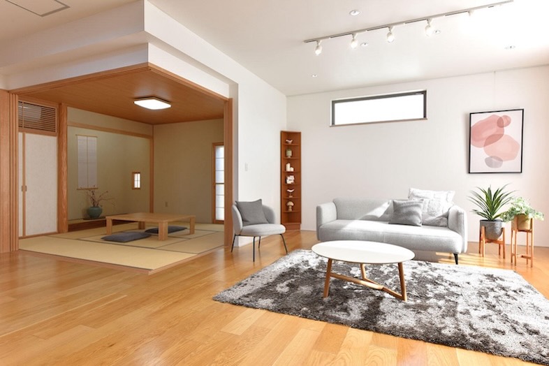 スタジオPia 36.Hygge｜【1F】小上がり風の和室空間とリビングを同じ画角に入れた広がりのある構図も◎