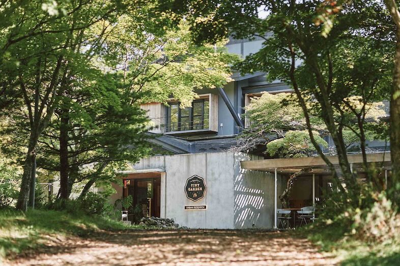 TINY GARDEN 蓼科 URBAN RESEARCH DOORS｜【LODGE】森に溶け込む建物デザイン