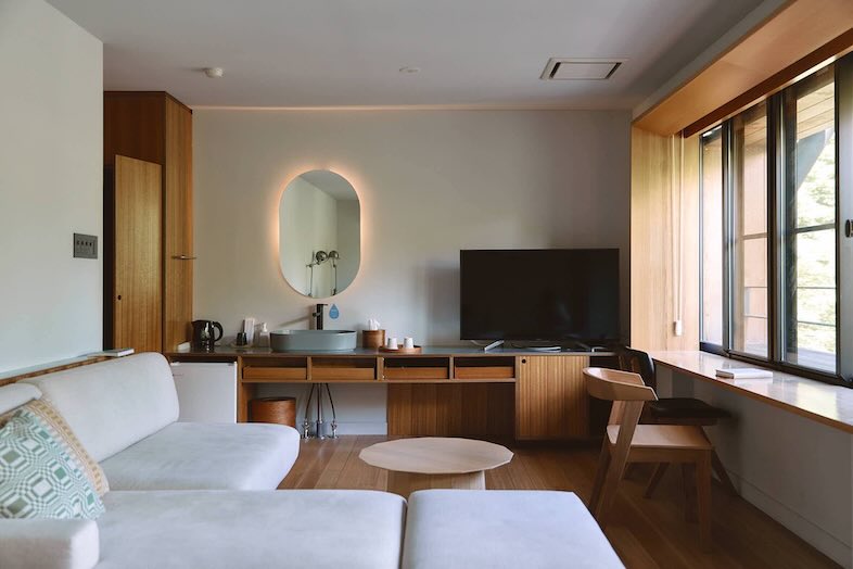 TINY GARDEN 蓼科 URBAN RESEARCH DOORS｜【本館ロッジ客室】宿泊を伴う滞在型撮影も可能