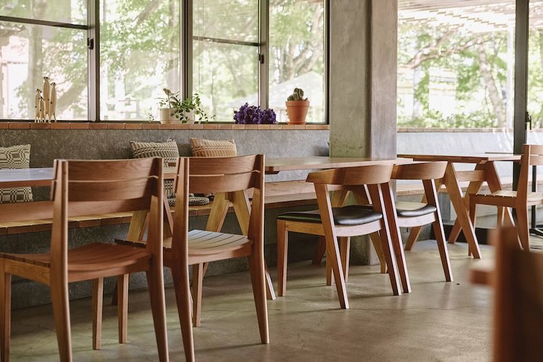 TINY GARDEN 蓼科 URBAN RESEARCH DOORS｜【本館ロッジレストラン】テレビ番組のロケ利用実績も有