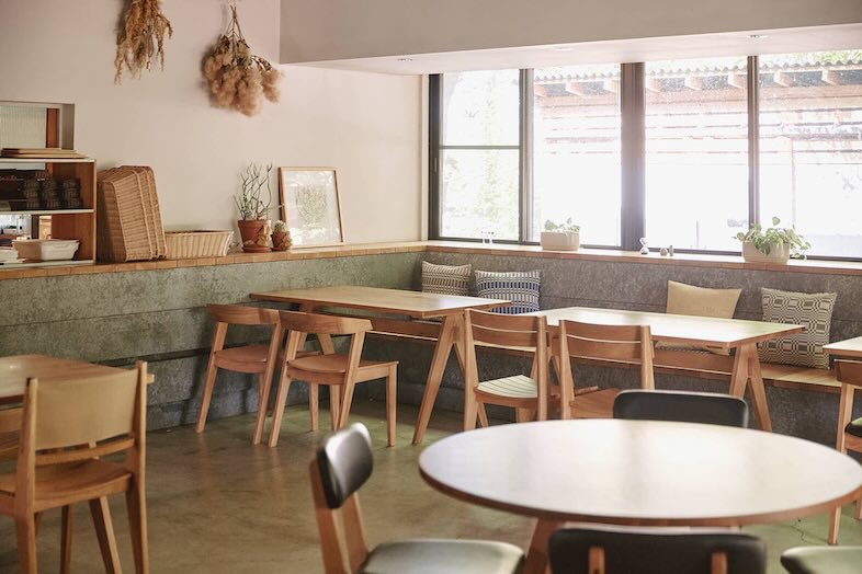 TINY GARDEN 蓼科 URBAN RESEARCH DOORS｜【本館ロッジレストラン】レストランやカフェでの食事シーンやインタビュー撮影に