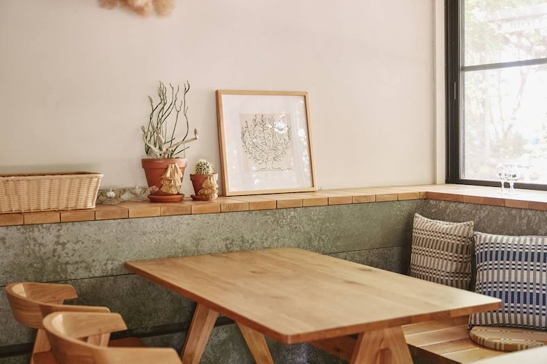 TINY GARDEN 蓼科 URBAN RESEARCH DOORS｜【本館ロッジレストラン】商品やアパレルの撮影にも最適