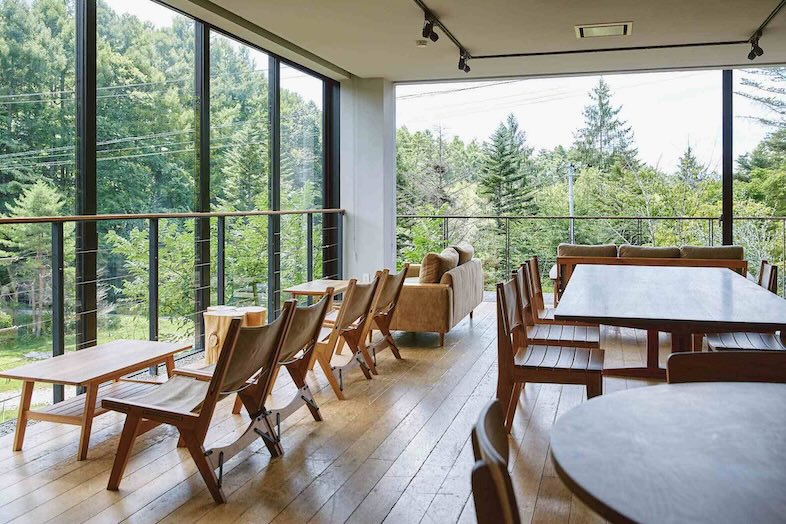 TINY GARDEN 蓼科 URBAN RESEARCH DOORS｜【本館ロッジレストラン】ポートレートや対談、インタビューなどの撮影にも◎