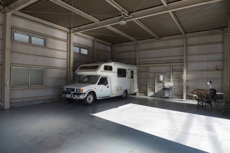 fluct｜【室内】車両乗り入れ撮影が可能（キャンピングカーのような大型もOK）