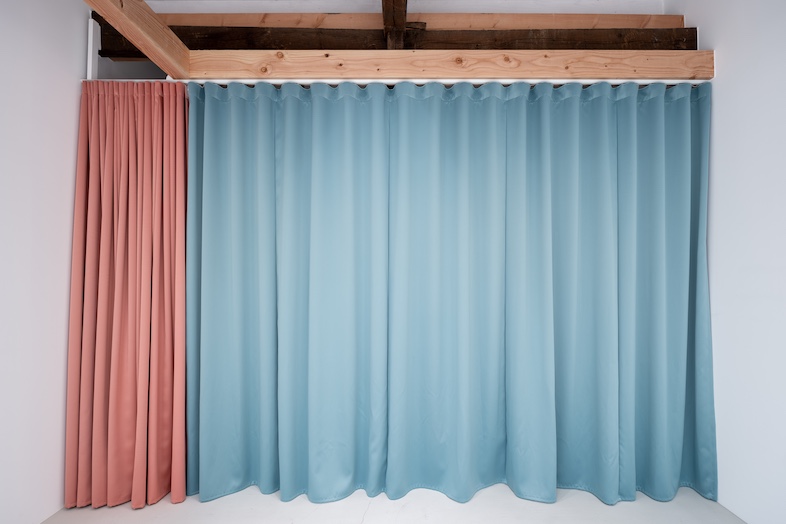 GREEN BOX IKEJIRI｜【控室・大】カーテンは幅３mの背景として使用可能