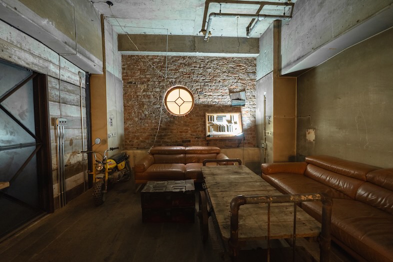 YUKUIDO KOBO｜【2F】照明演出を前提とした撮影や夜設定のシーン撮影にも