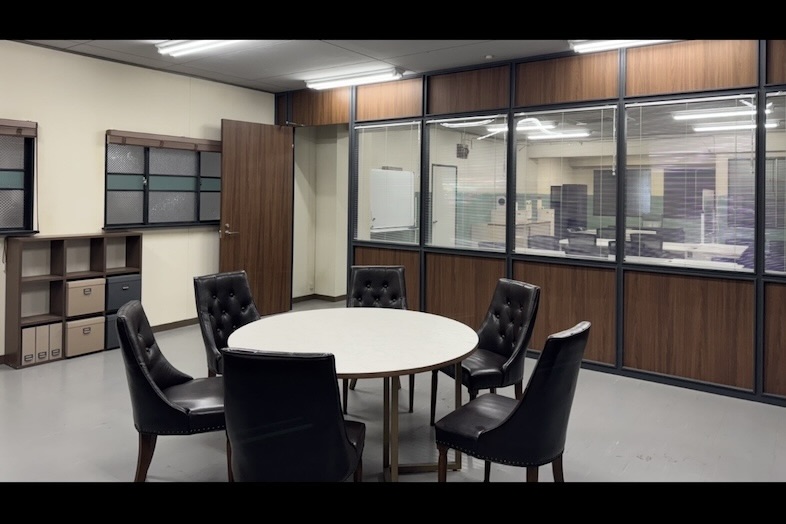 RIMATE A Studios｜【執務室・小会議室セット】執務室、会議室設定のシーンにぴったり