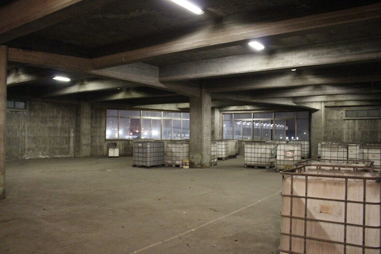 川崎白石工場｜資材や設備が点在するリアルな工場内部は、作業現場や物流拠点を再現した撮影にもおすすめ