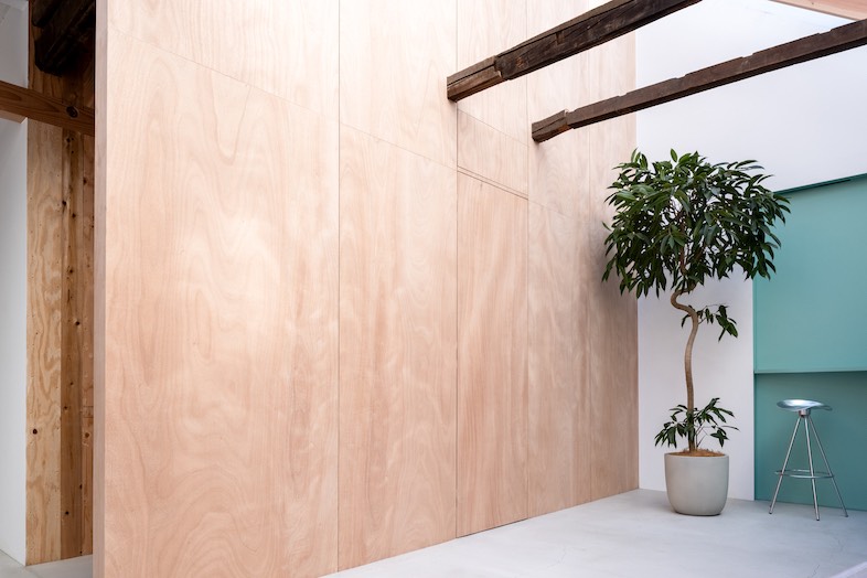 GREEN BOX IKEJIRI｜【1階スタジオ】南洋材を目透かし張り