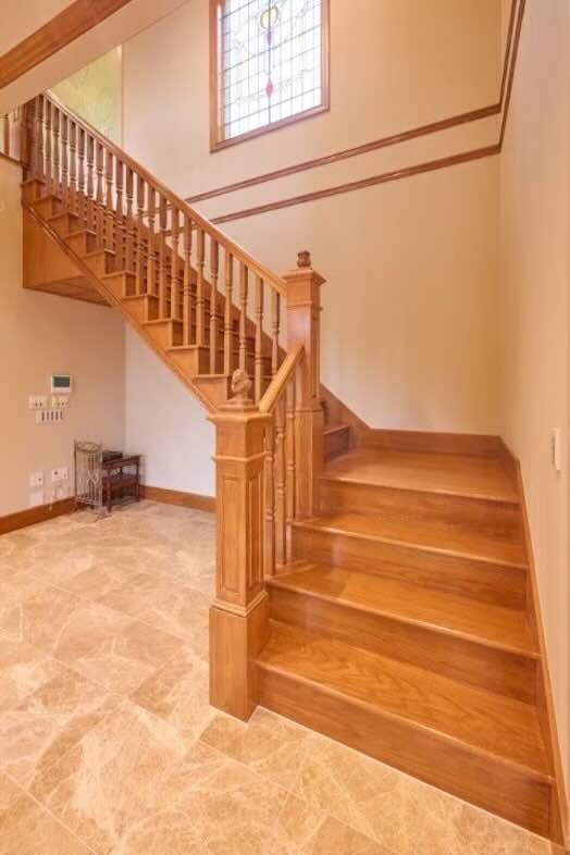 英国洋館スタジオ 地球屋｜登場・退場シーンや生活動線の演出など、ドラマ性のあるカットをつくりやすい構図