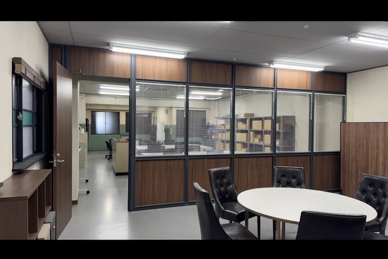 RIMATE A Studios｜【執務室・小会議室セット】パーテーションで区切られた空間