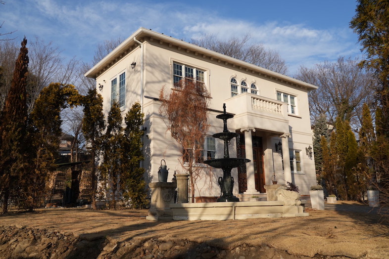 英国洋館スタジオ 地球屋｜約650坪の広大な敷地に佇む洋館スタジオ