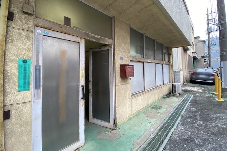 スタジオPia43.板橋工場｜【1F外観】リアルな工場エントランスはMVやドラマの導入カットに◎