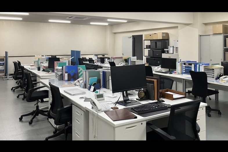 RIMATE A Studios｜【オフィス・中会議室セット】デスクが並んだオフィススペース