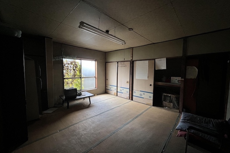 スタジオPia43.板橋工場｜【2F和室_3】ブラウン管テレビや襖など、飾り込み無しでも当時を再現できる和室