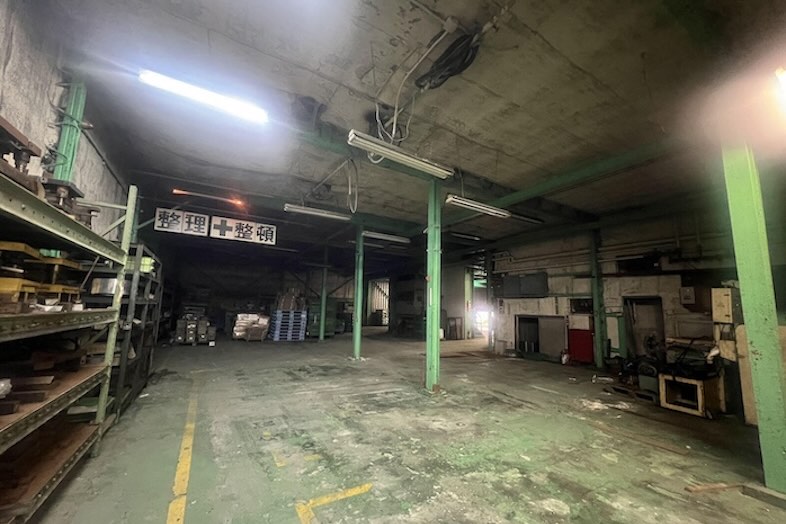 スタジオPia43.板橋工場｜【1F作業所_1】天井高3m超の広さは、群像や長回しのMV撮影にも最適