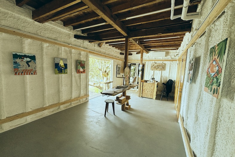 Studio Hanatombo｜【アトリエ】広さと抜け感があるので、ワークショップや複数人の制作シーンにも７