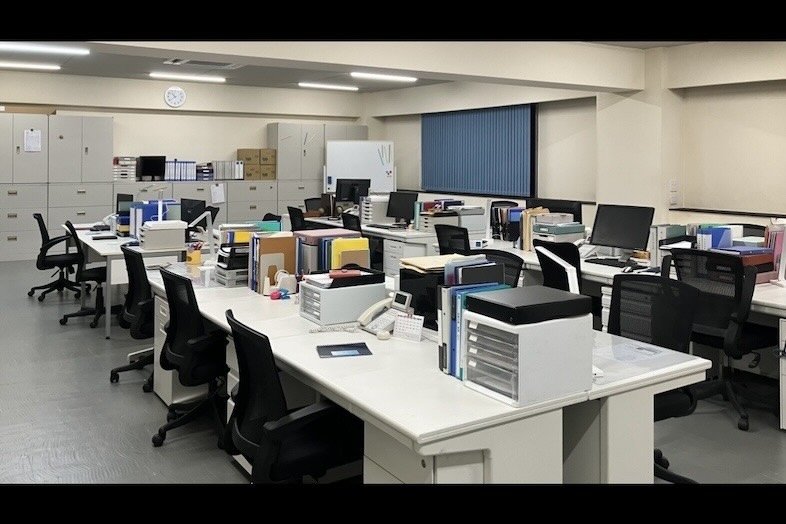 RIMATE A Studios｜【オフィス・中会議室セット】廊下と併設しており、ストロークのある出入りも可能