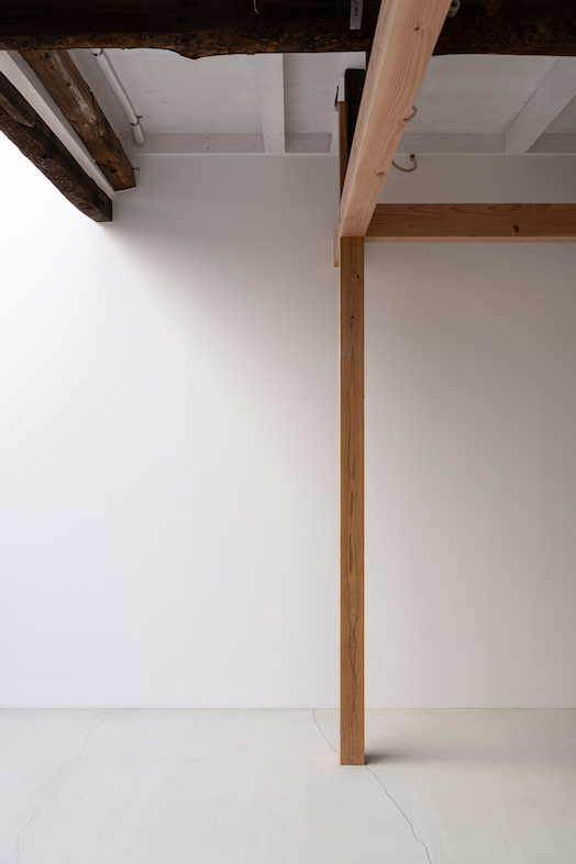 GREEN BOX IKEJIRI｜【1階スタジオ】柱とからめた撮影が可能