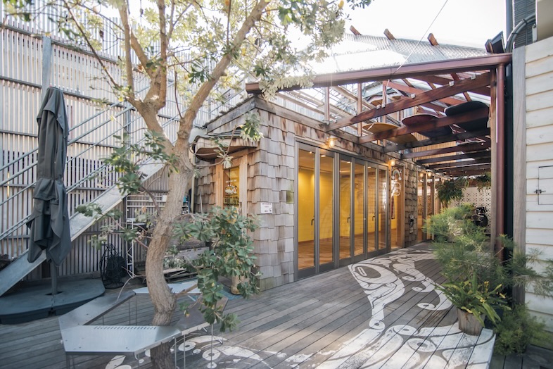 Oldman’s CAFE｜南カリフォルニア風のデザインは、海外ストリート風の画作りに最適