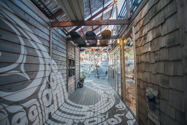 Oldman’s CAFE｜アーティスティックな壁面はストリート感のあるMVやスナップ風撮影に最適