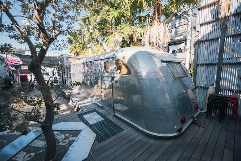 Oldman’s CAFE｜存在感抜群のアメリカントレーラーハウス