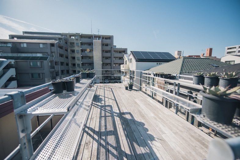 Oldman’s CAFE｜街を背景にした印象的なカットが撮れます