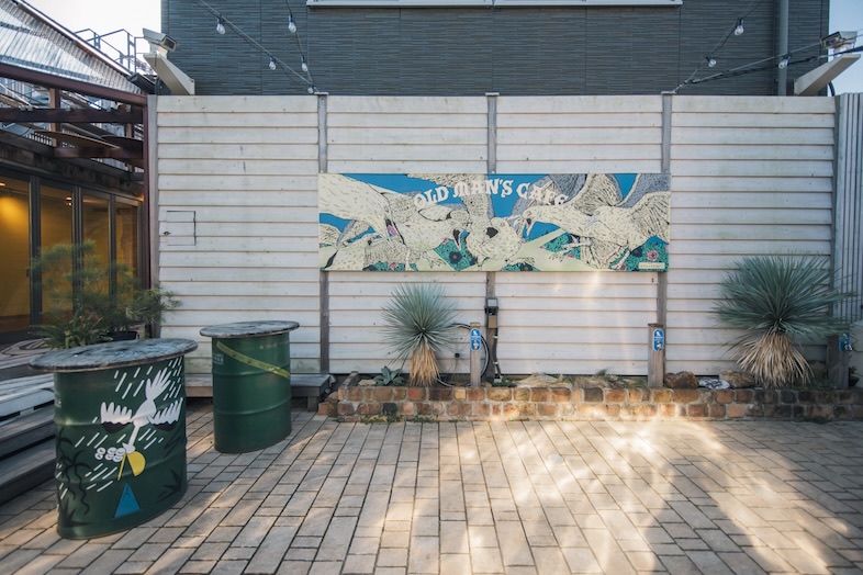 Oldman’s CAFE｜カフェのシンボル「ペリカン」とサーフカルチャーが融合したスタジオ