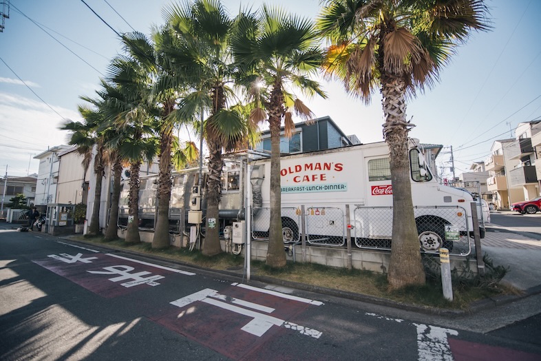 Oldman’s CAFE｜一際目を引くカリフォルニアから取り寄せたキッチンカー