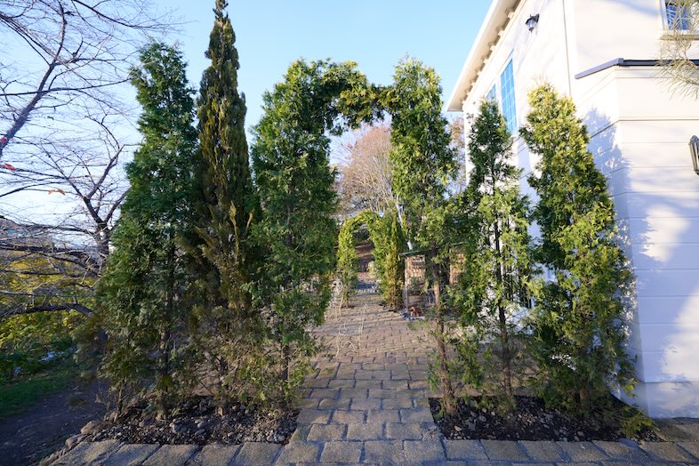 英国洋館スタジオ 地球屋｜見事なガーデニングが魅力の本格的な英国式庭園