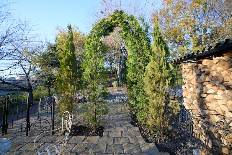 英国洋館スタジオ 地球屋｜見事なガーデニングが魅力の本格的な英国式庭園