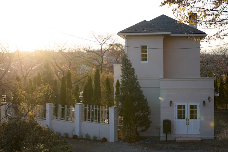 英国洋館スタジオ 地球屋｜まるで英国に迷い込んだかのうような佇まいが魅力